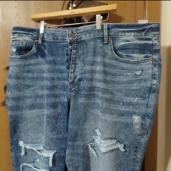 NWT 《 maurices 》 Plus Size Edgely Boyfriend High Rise Ripped Jean 24 Short - Picture 9 of 13